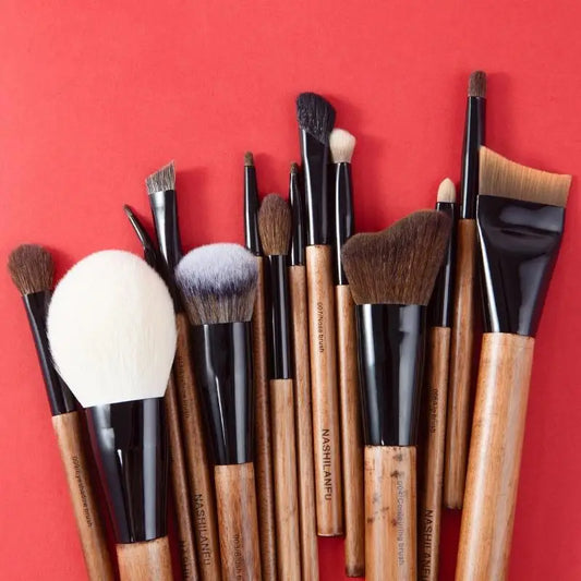 Natural Wood Makeup Brushes Blusher Highlighter Powder Make Up Brush Eye Concealer Precision Professional Cosmetic Tool